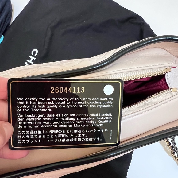 CHANEL 💯 Authentic medium two-toned Gabrielle Hobo - Picture 15 of 16